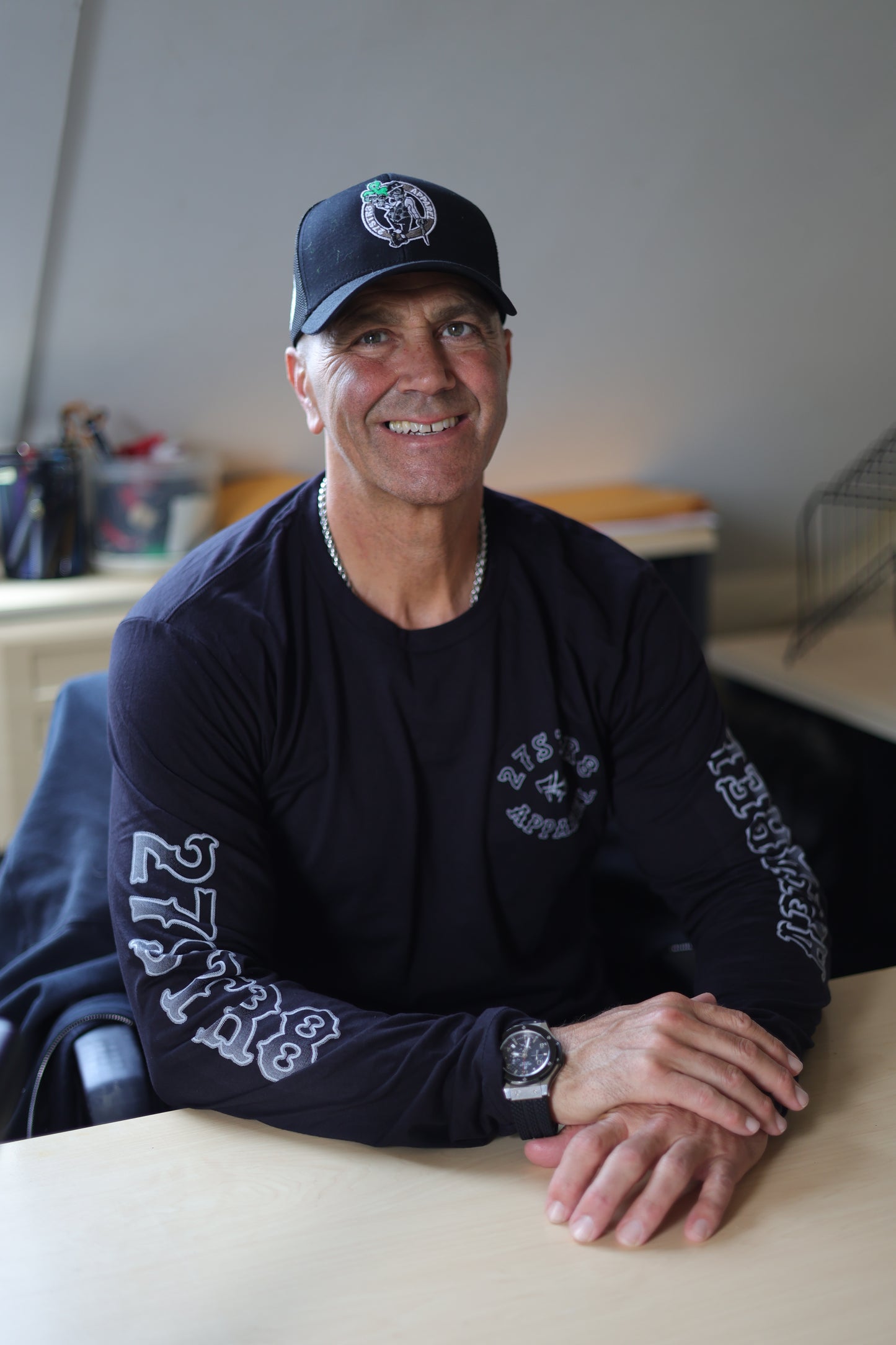 Long-sleeve black T-Shirt