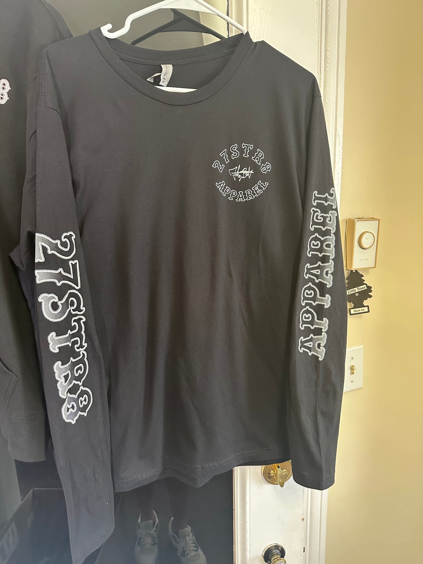 Long-sleeve black T-Shirt